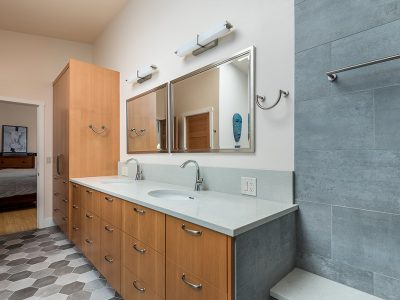 Inspiration for a large mid-century modern master gray tile and stone slab light wood floor and brown floor bathroom remodel with flat-panel cabinets, light wood cabinets, an undermount tub, a two-piece toilet, white walls, an undermount sink, quartz countertops and white countertops.